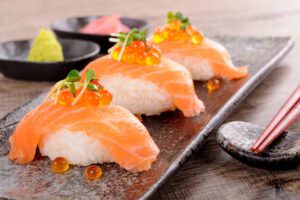 nguồn gốc sushi cá hồi